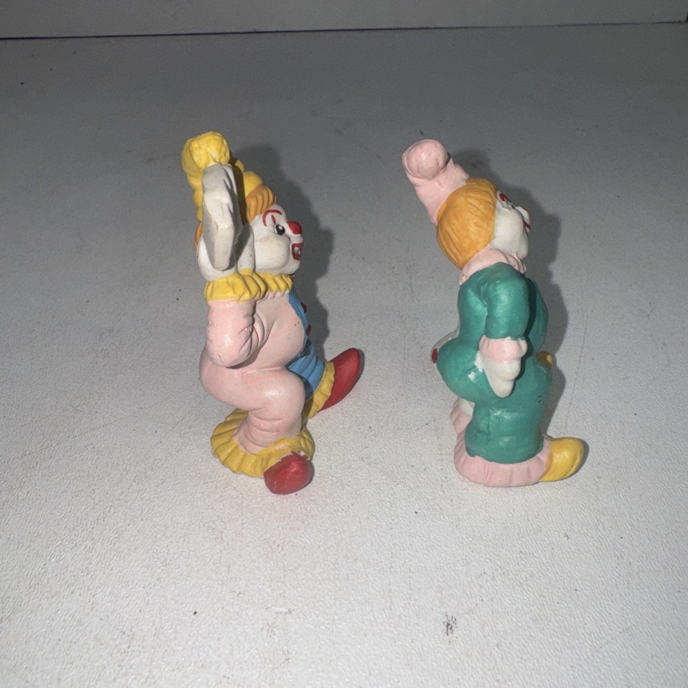 Vintage Clown with Cards Figurine Ceramic Lot Of 2 - Picture 4 of 5
